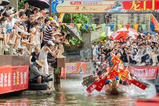 Xúc cảm bình thường nhưng ra sức phòng thủ! Nửa trận của Hayden, 23 phút, 13 phút, 4 điểm, 11 điểm, 6 bảng, 5 điểm, 3 điểm, 1 mũ.